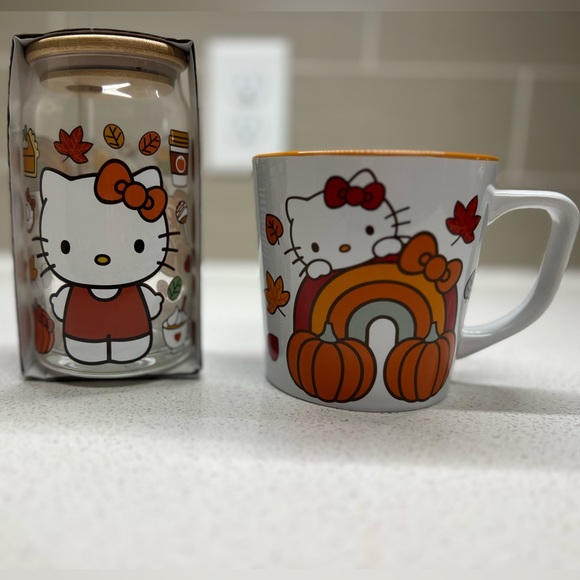 Hello Kitty Fall - Picture 2 of 5